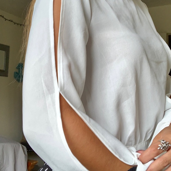 White blouse - Picture 2 of 3